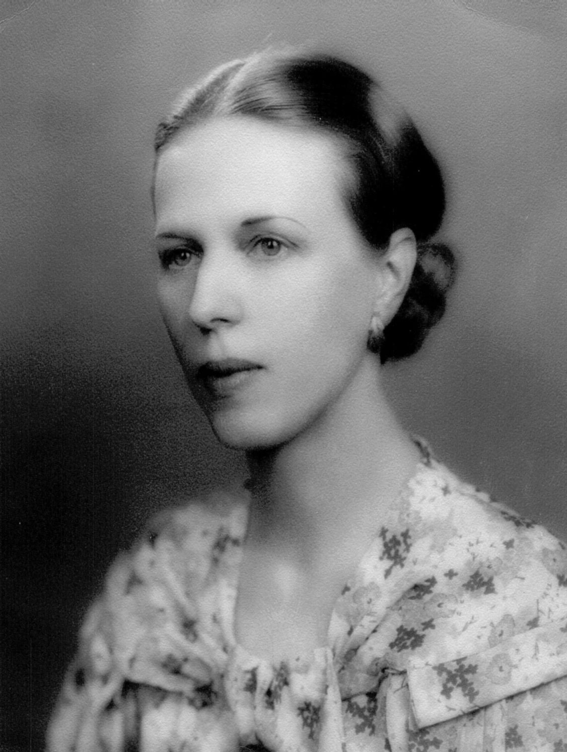 Posed portrait photograph of a young Ms. Edith Fairey. Posed portrait photograph of a young Ms. Edith Fairey.